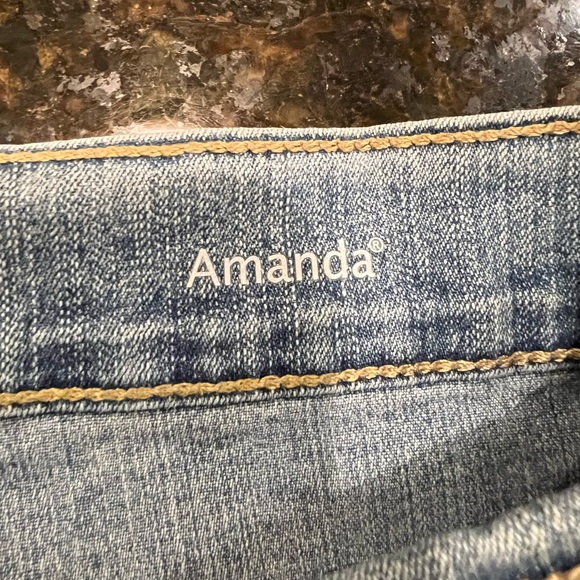 Gloria Vanderbilt Amanda All-Around Slimming Effect  Denim Capris - Picture 4 of 12